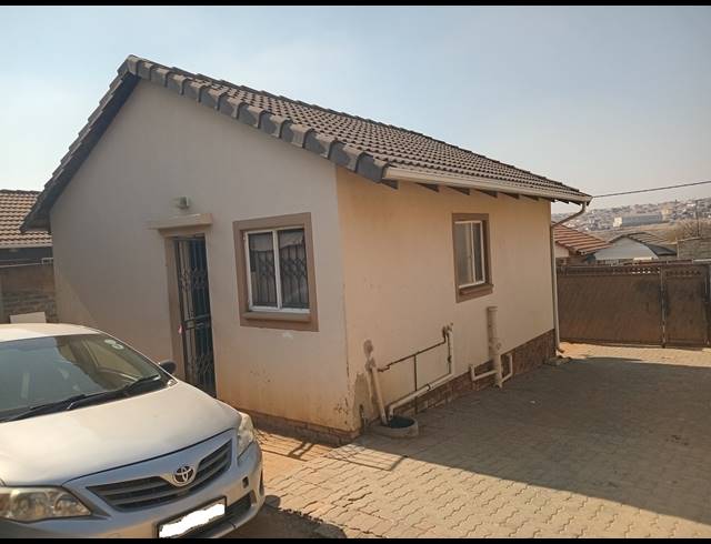 6 BEDROOM FREEHOLD FOR SALE IN COSMO CITY